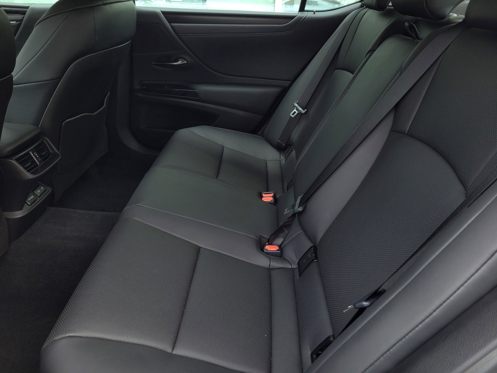 Used 2024 Lexus ES 250 w/ Premium Package image 10