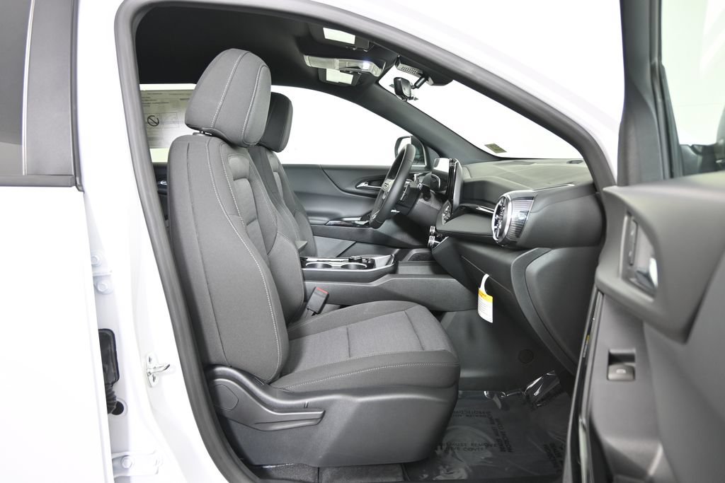 New 2026 Chevrolet Equinox LT w/ Safety and Technology Package AWD/4WD image 13