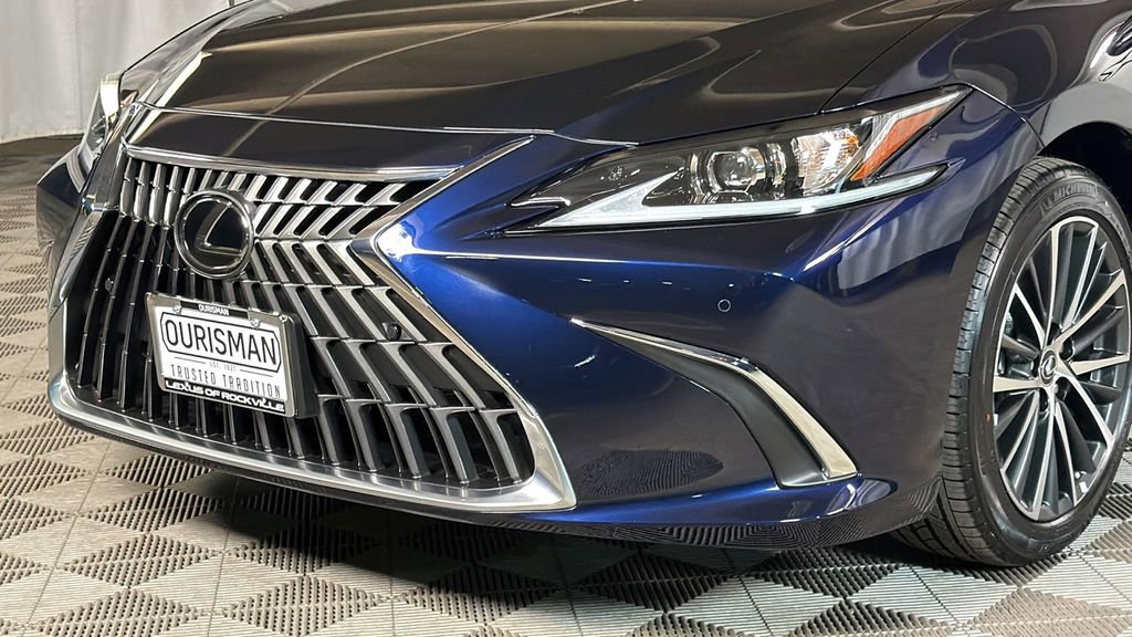 Used 2025 Lexus ES 300h w/ Premium Package image 3