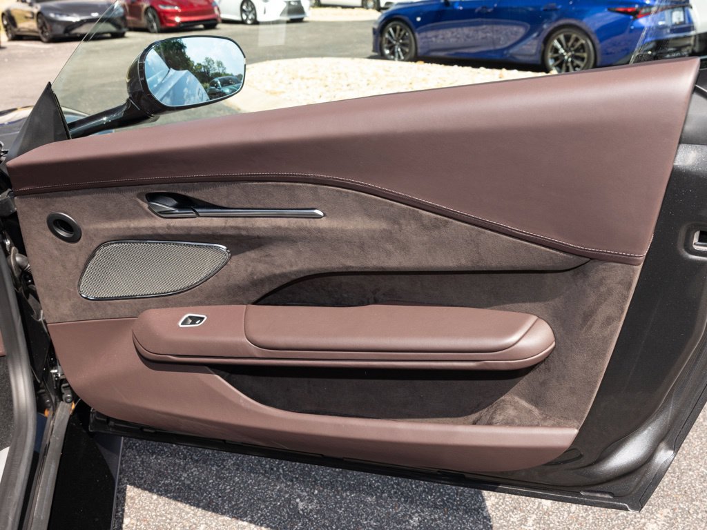 Used 2025 Aston Martin V8 Vantage Coupe RWD image 45