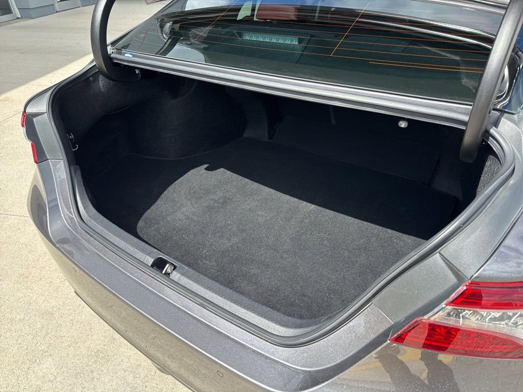 Used 2019 Toyota Camry XSE FWD image 17