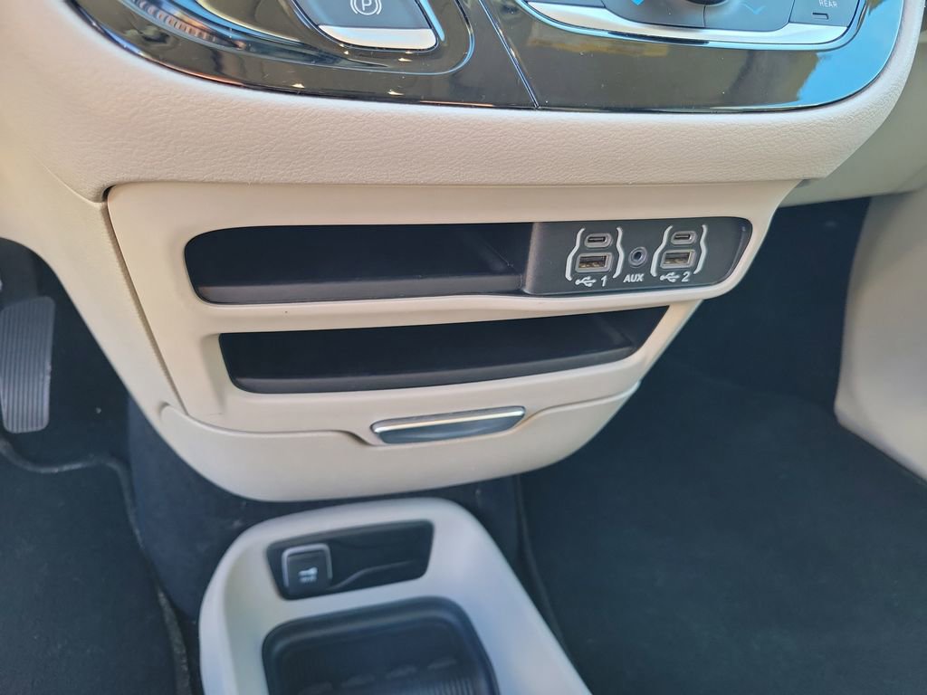 Used 2023 Chrysler Voyager LX image 26