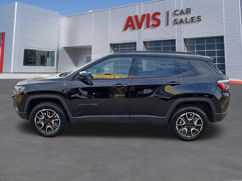 Used 2025 Jeep Compass Trailhawk AWD/4WD image 8