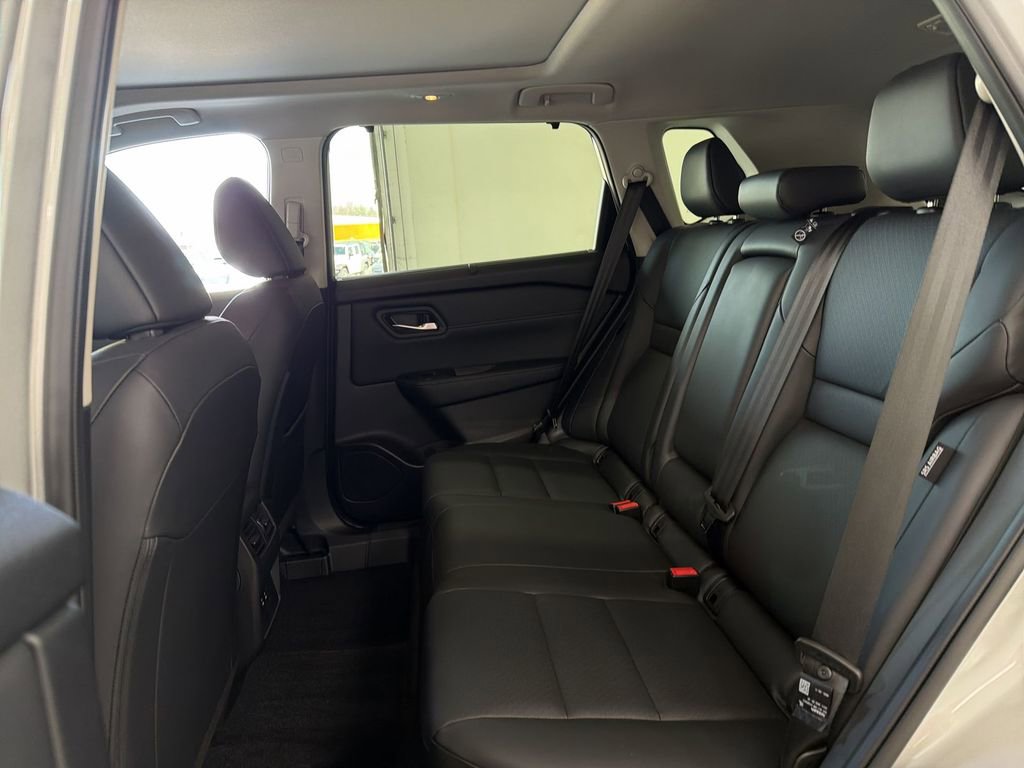 Certified 2025 Nissan Rogue SV w/ SV Premium Package image 18
