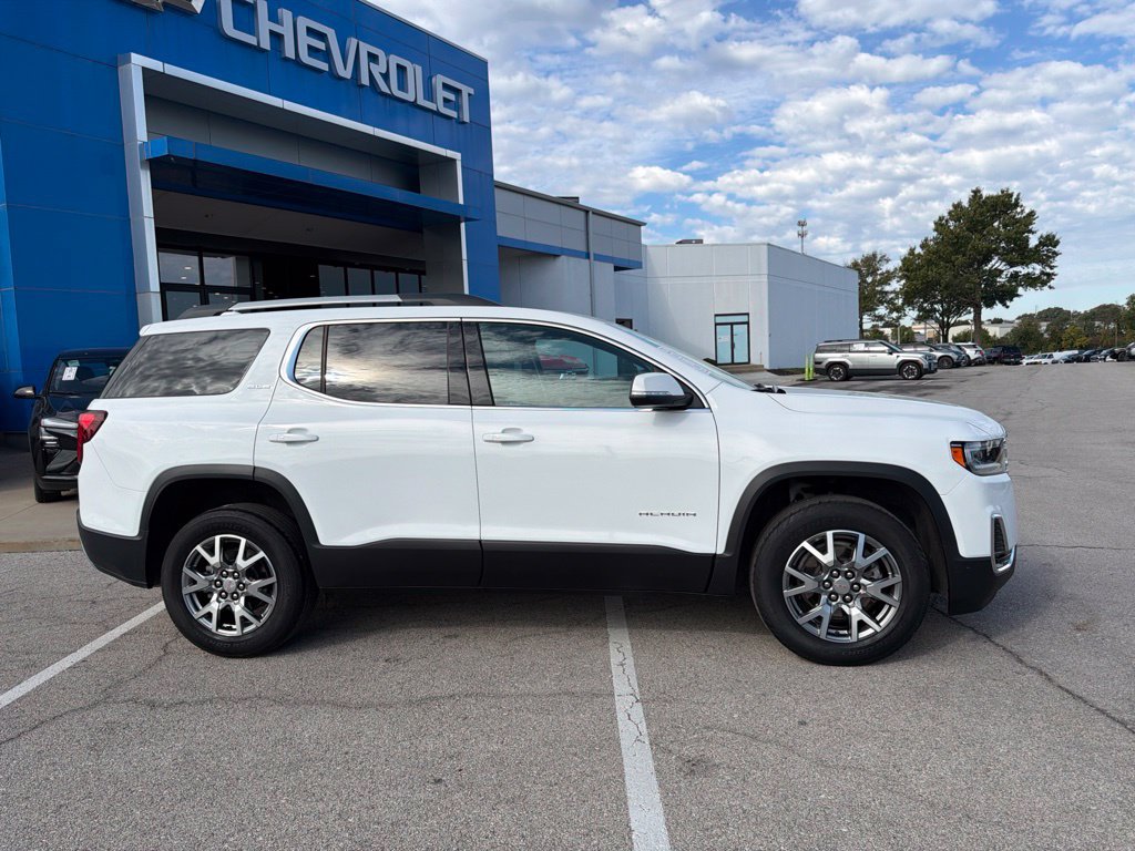 Used 2023 GMC Acadia SLE w/ Driver Convenience Package FWD image 2