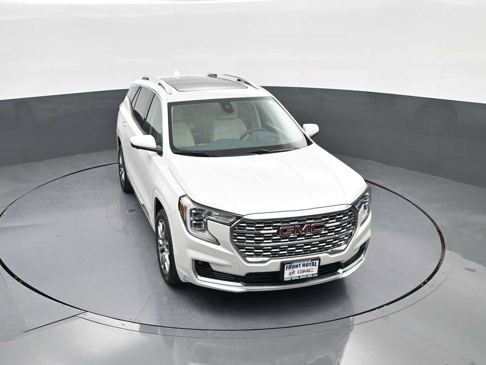 Used 2024 GMC Terrain Denali w/ Denali Premium Package image 30