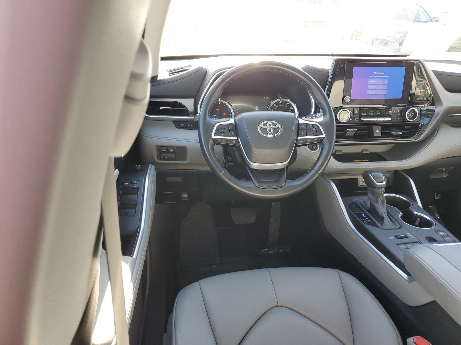 Used 2024 Toyota Highlander XLE AWD/4WD image 11