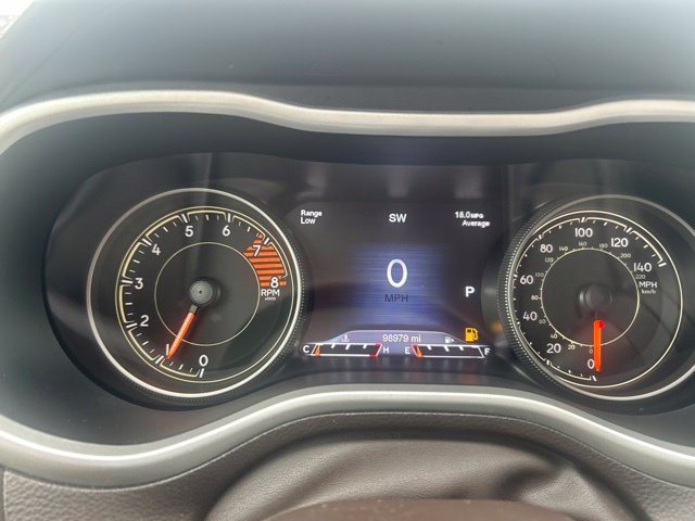 Used 2018 Jeep Cherokee Overland w/ Technology Group AWD/4WD image 27