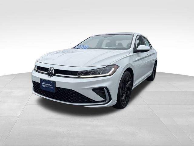 Certified 2025 Volkswagen Jetta SE w/ Sunroof Package image 3