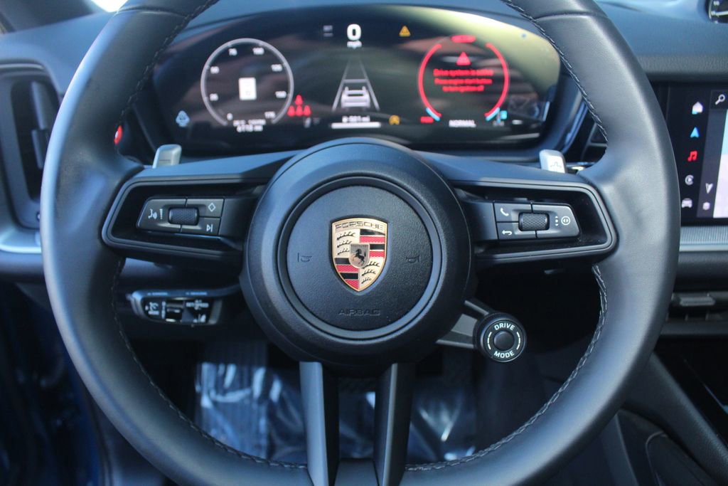 Certified 2025 Porsche Cayenne Coupe AWD/4WD image 19