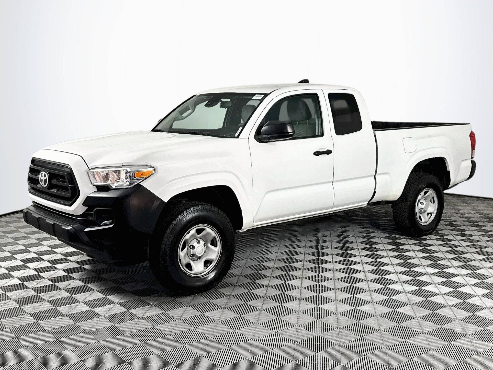 Used 2022 Toyota Tacoma SR RWD image 4