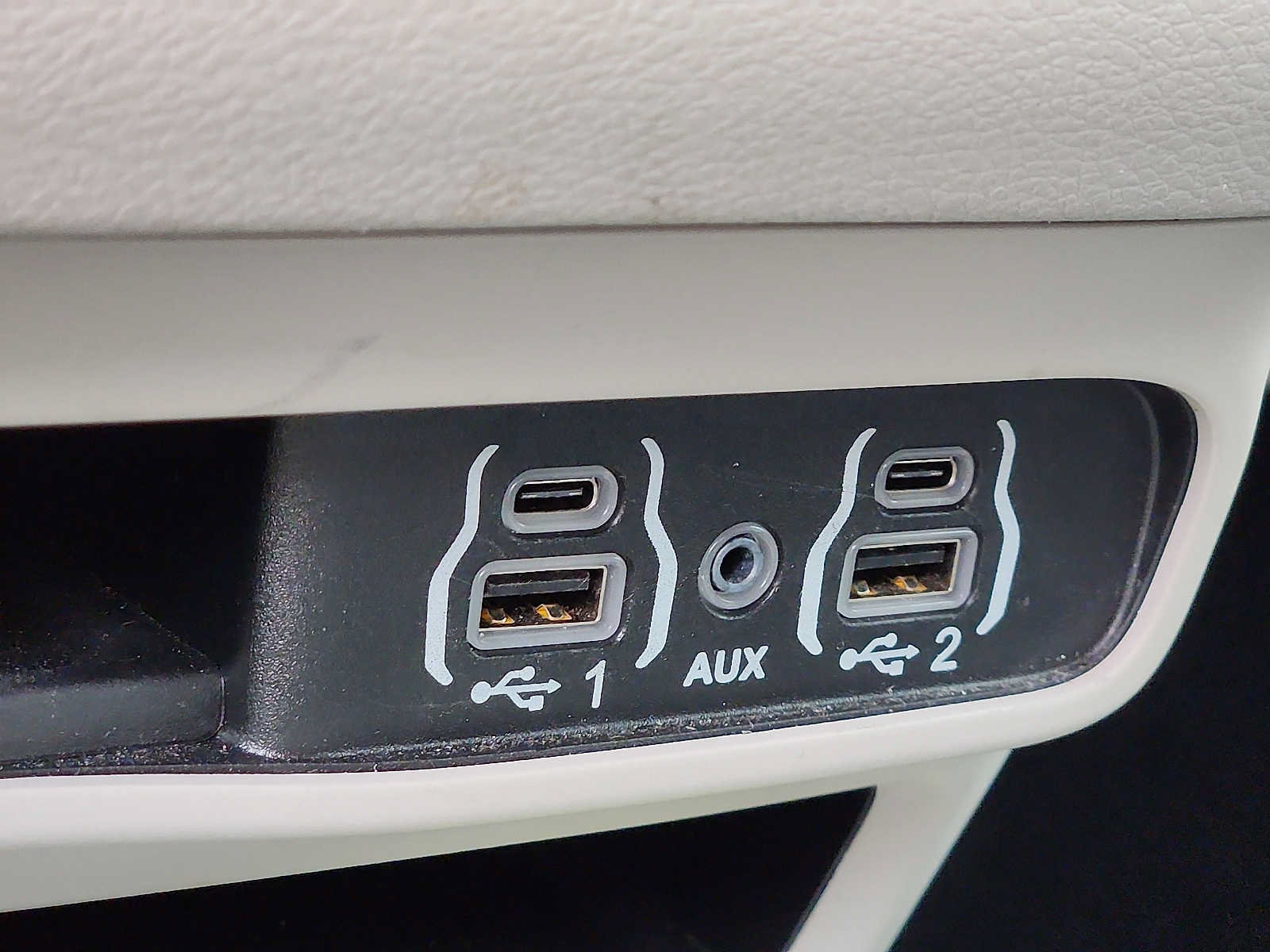 Used 2024 Chrysler Pacifica Touring-L FWD image 23