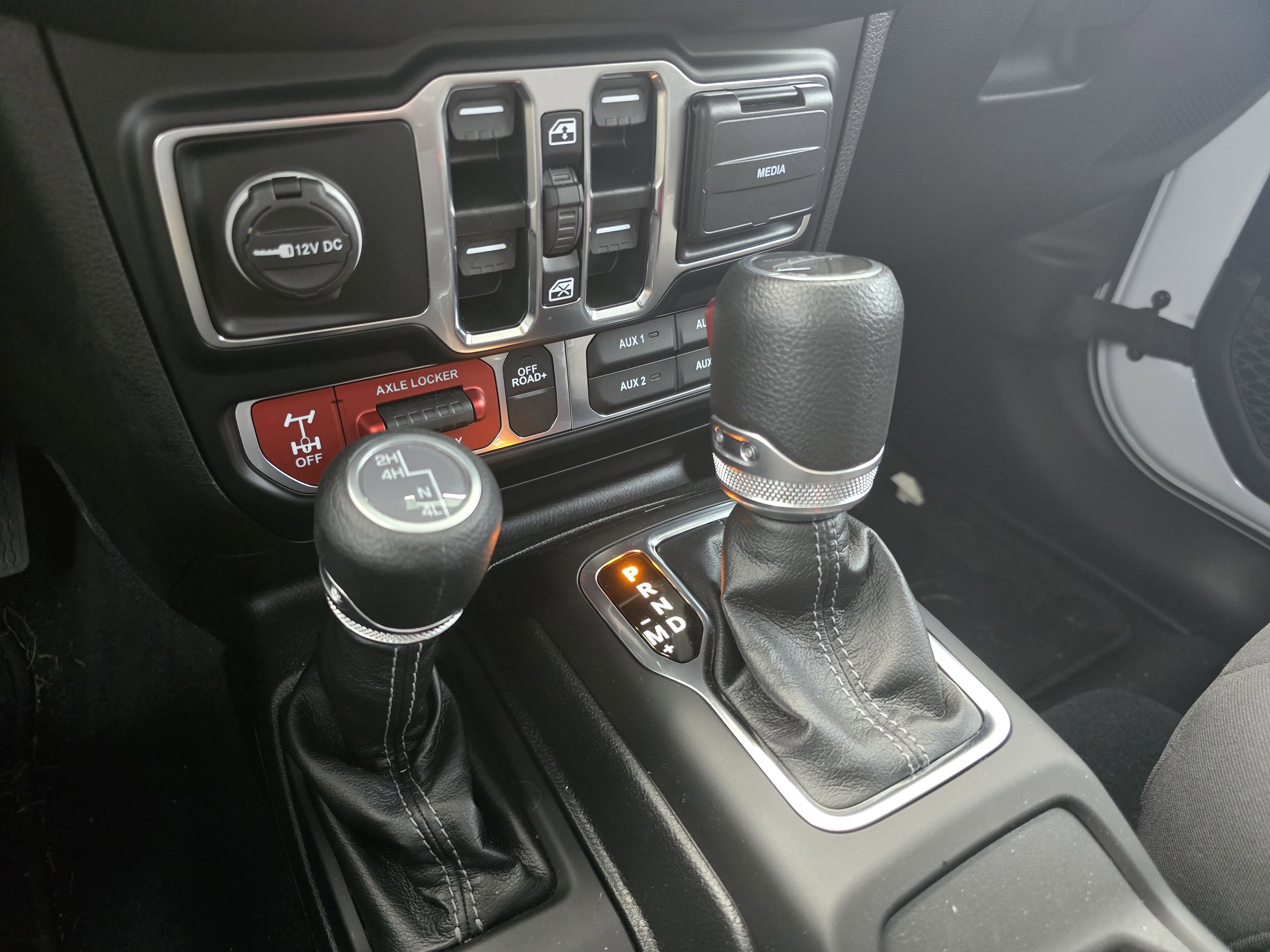 Used 2024 Jeep Gladiator Mojave w/ Technology Group image 22