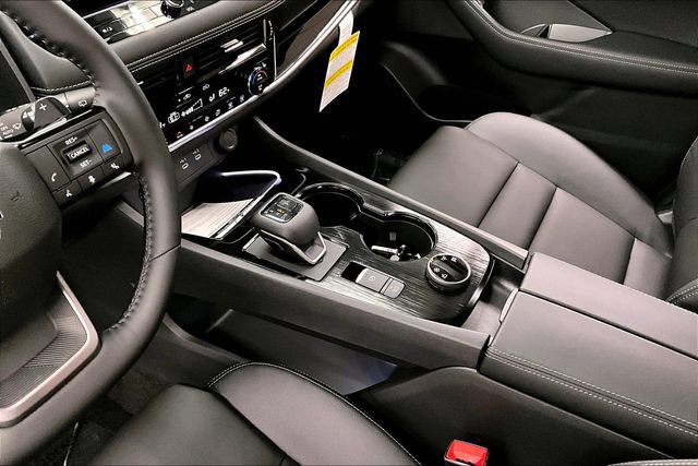 New 2025 Nissan Rogue SL w/ Tech Package AWD/4WD image 8
