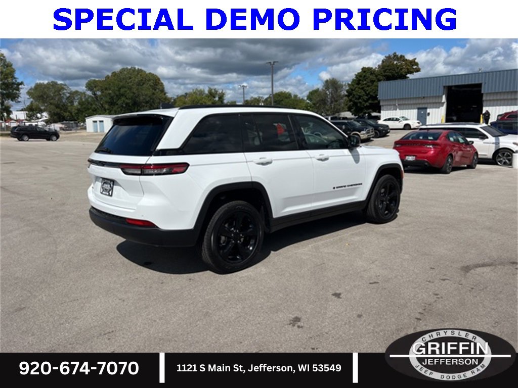 New 2025 Jeep Grand Cherokee Altitude image 9