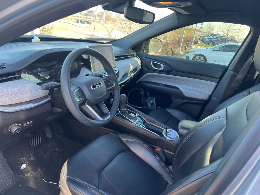 Used 2024 Jeep Compass Latitude image 6