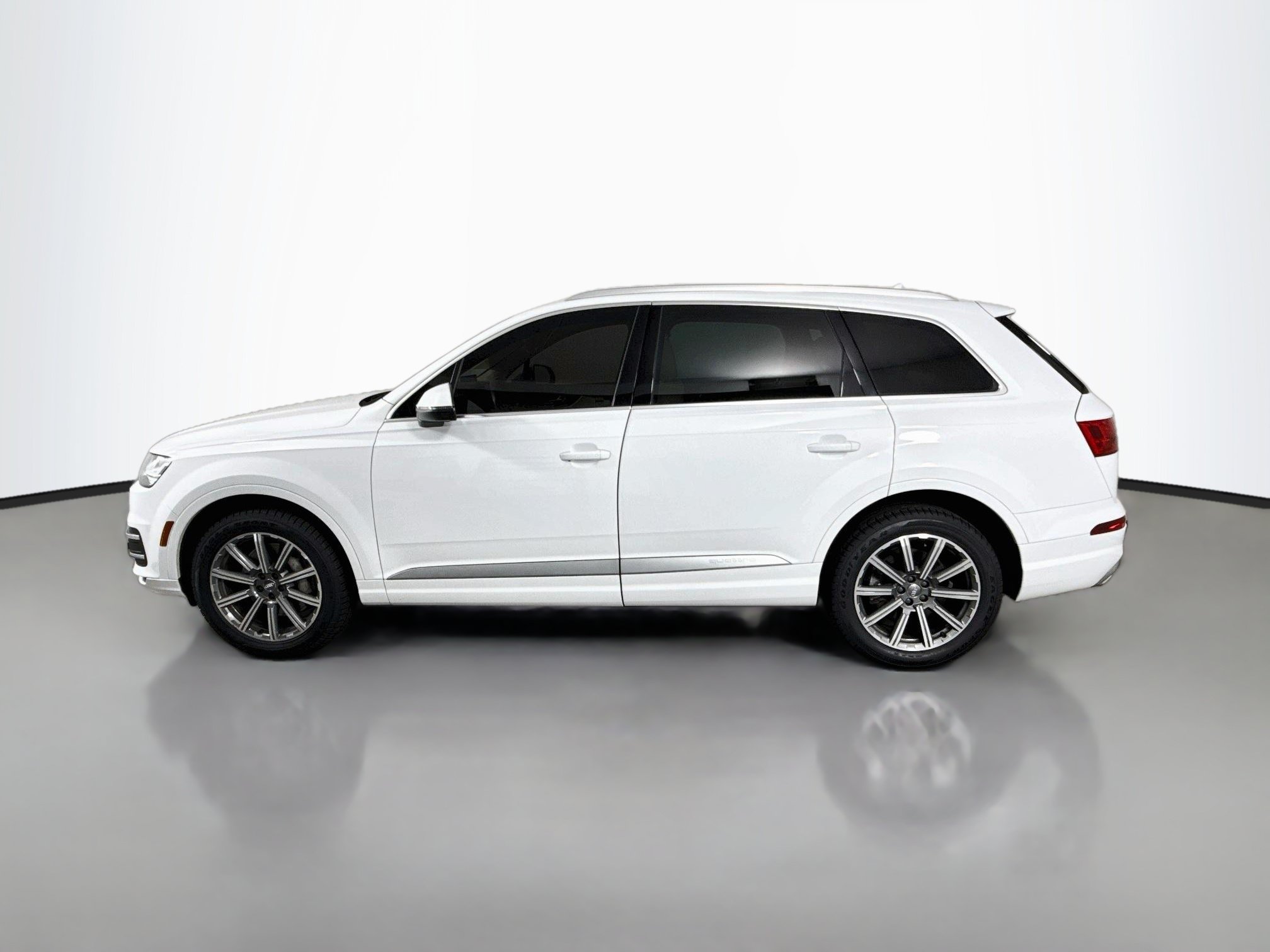 Used 2018 Audi Q7 3.0T Premium Plus w/ Premium Plus Package AWD/4WD image 4