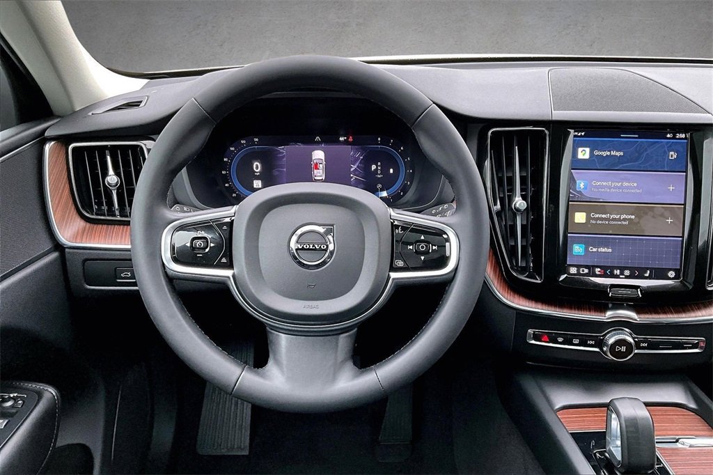 Used 2023 Volvo XC60 B5 Plus image 8