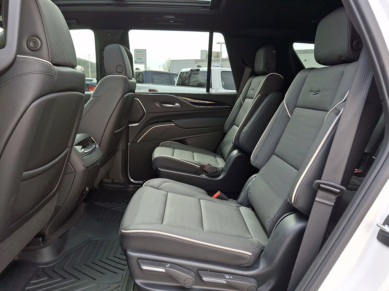 Used 2024 Cadillac Escalade Sport w/ LPO, ONYX Package image 10