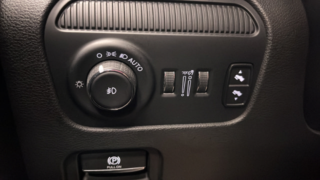 Used 2023 Jeep Wagoneer Series III w/ Rear Seat Video Group 1 AWD/4WD image 35