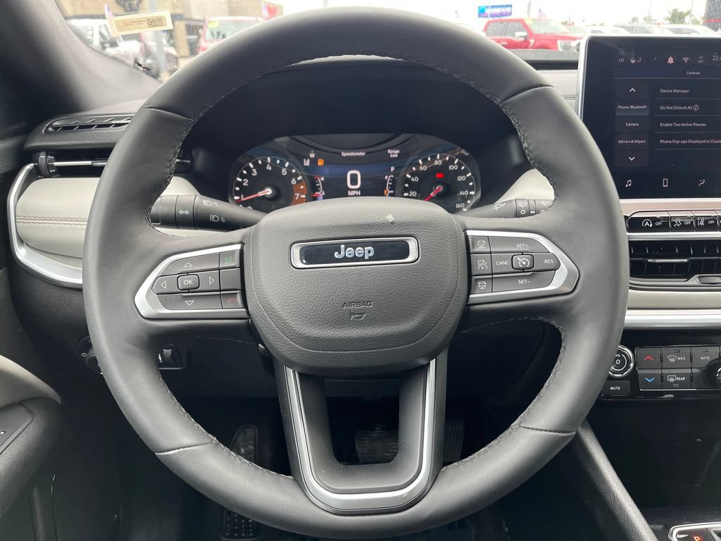 Used 2025 Jeep Compass Limited AWD/4WD image 33