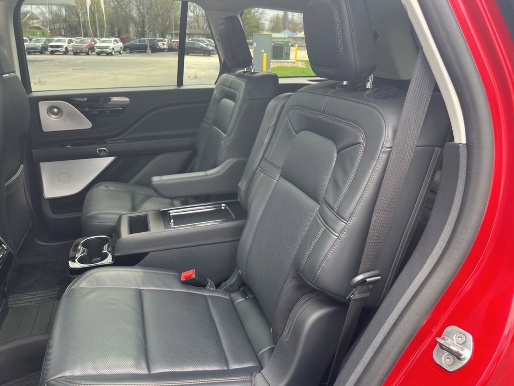 Used 2025 Lincoln Aviator Reserve w/ Equipment Group 201A image 14