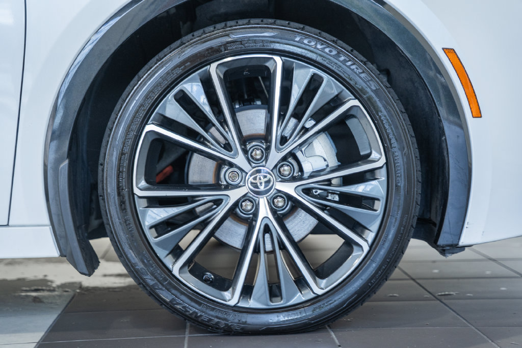 Used 2024 Toyota Prius Limited AWD/4WD image 15