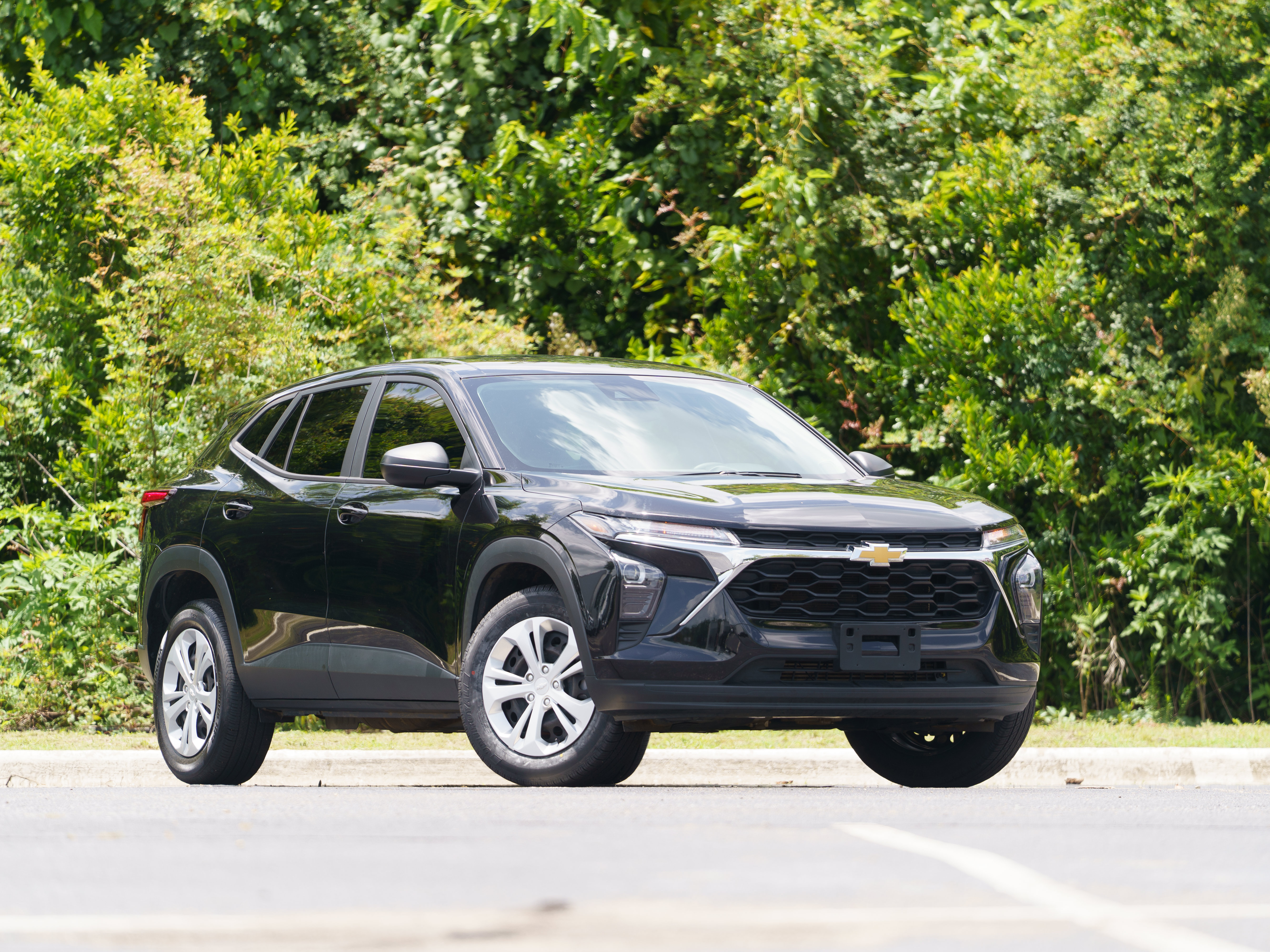 Used 2024 Chevrolet Trax LS FWD image 2
