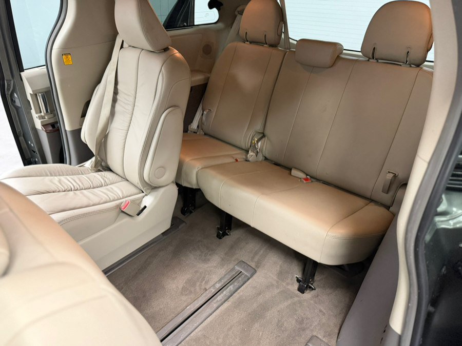 Used 2011 Toyota Sienna XLE w/ Premium Pkg AWD/4WD image 42