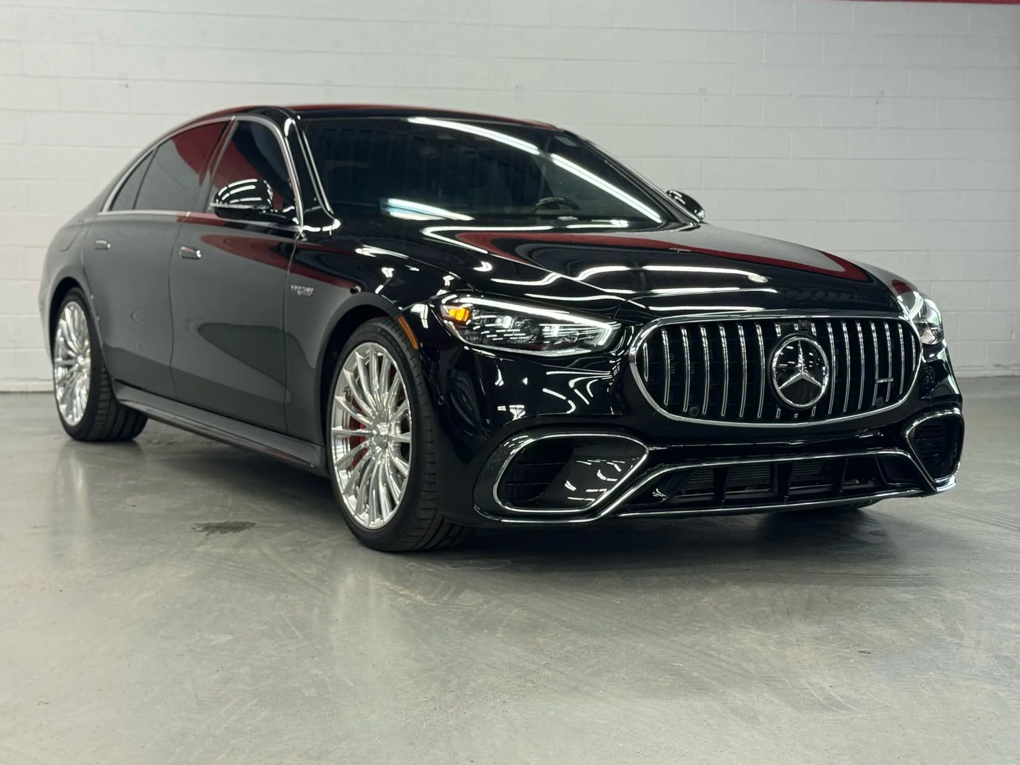 Used 2024 Mercedes-Benz S 63 AMG S w/ Carbon Fiber Exterior Package image 25