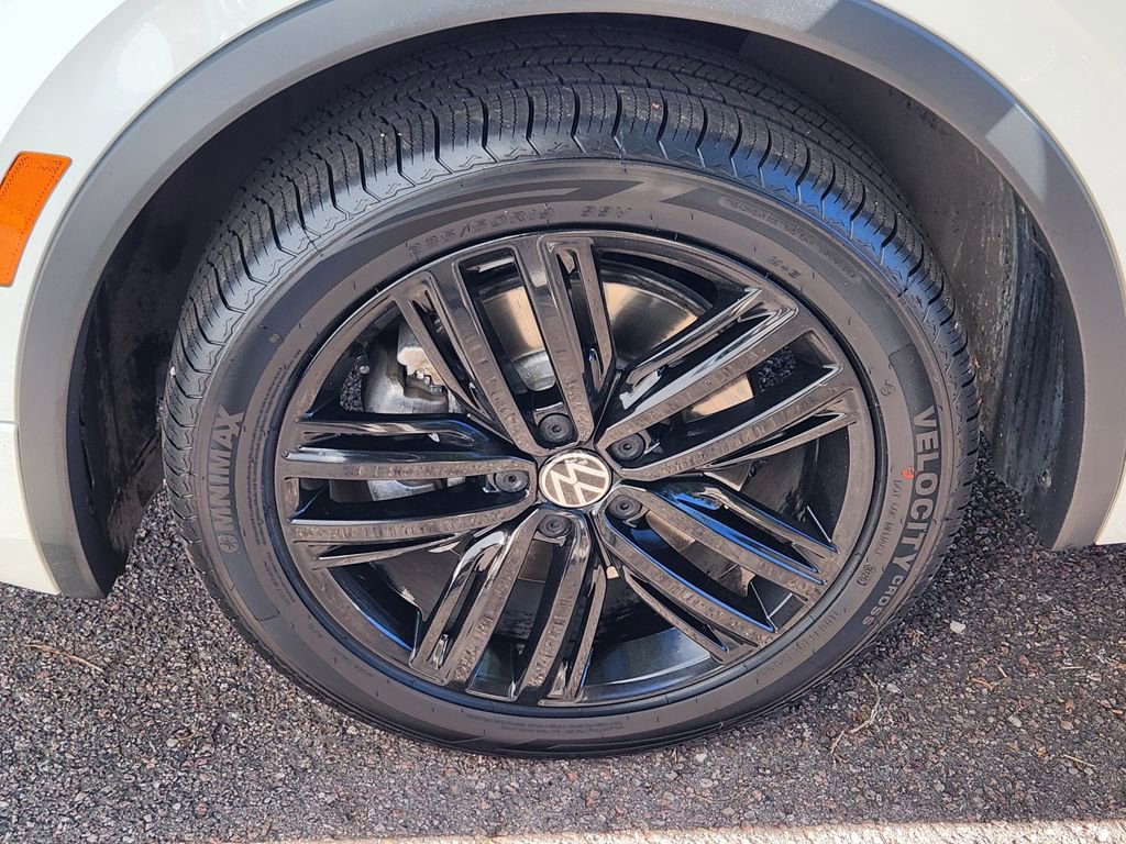Used 2022 Volkswagen Tiguan SE R-Line image 24