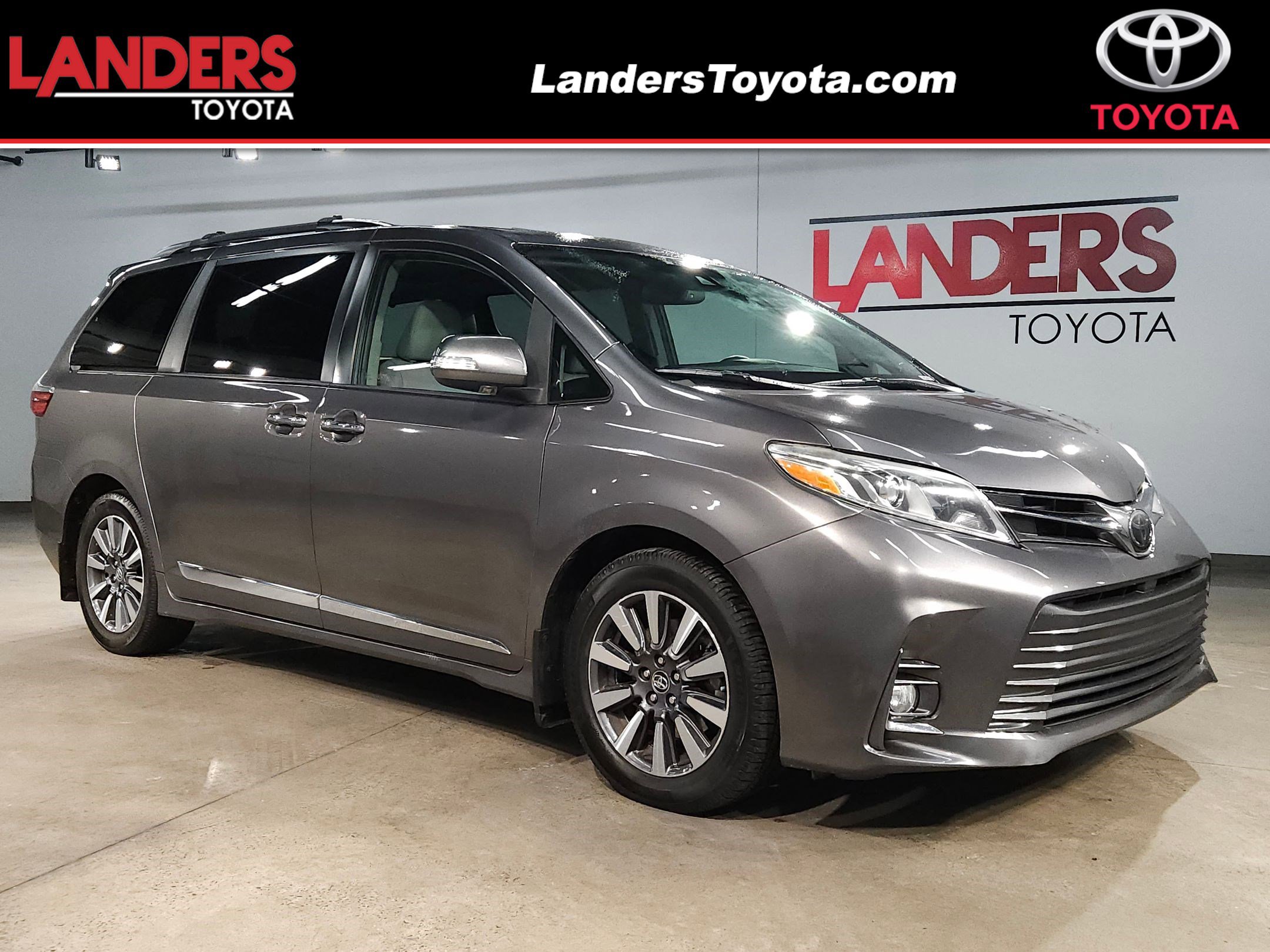 Used 2018 Toyota Sienna Limited image 1