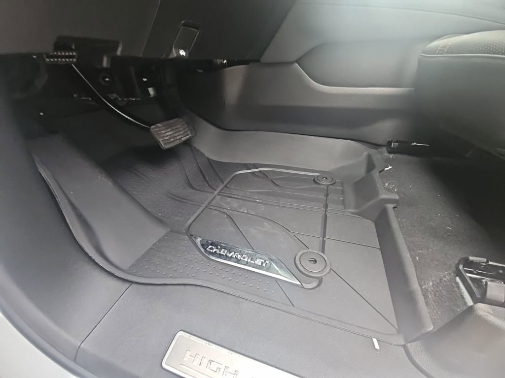 New 2026 Chevrolet Suburban High Country image 17