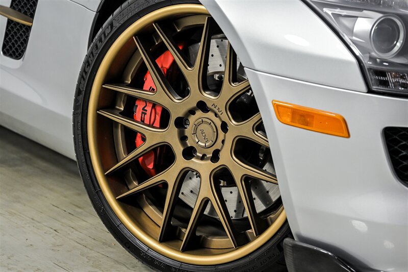 Used 2012 Mercedes-Benz SLS AMG Roadster image 3