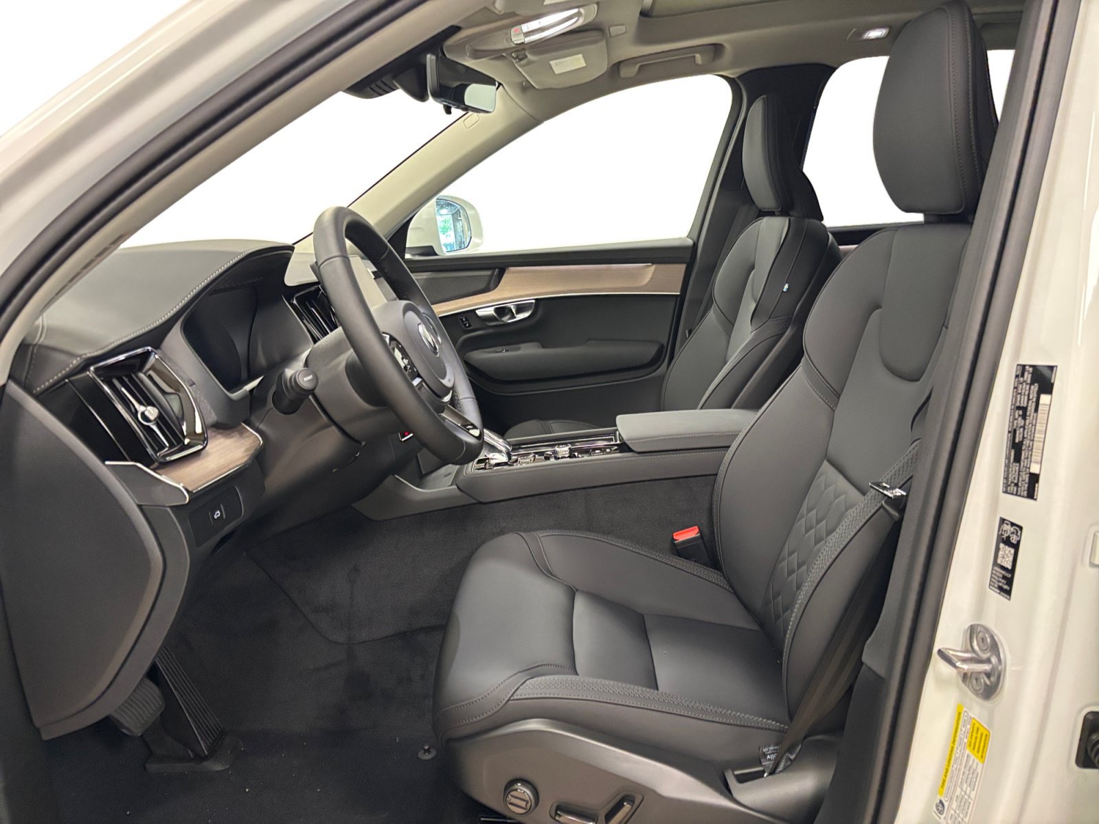 New 2026 Volvo XC90 B6 Plus w/ Protection Package Premier AWD/4WD image 11