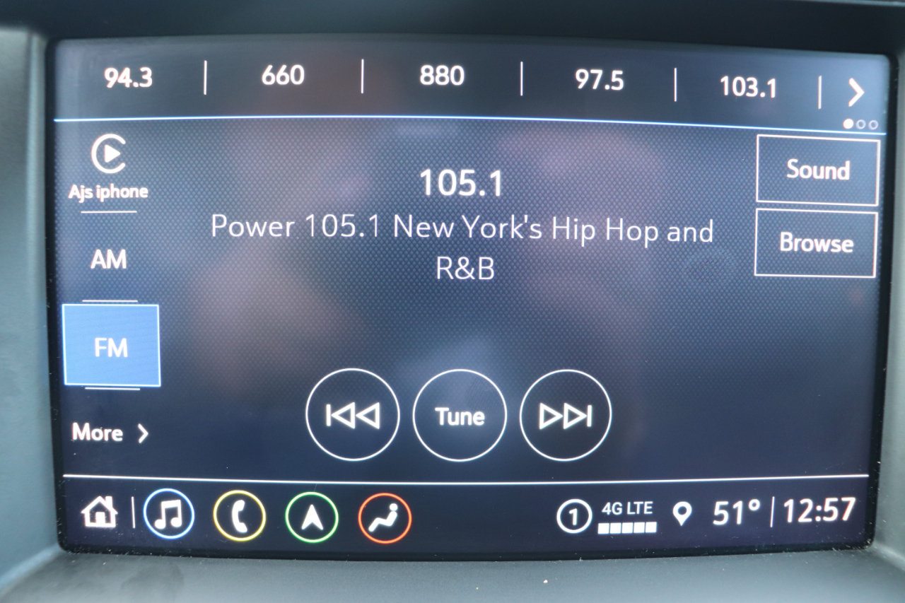 Used 2023 GMC Acadia SLT image 32