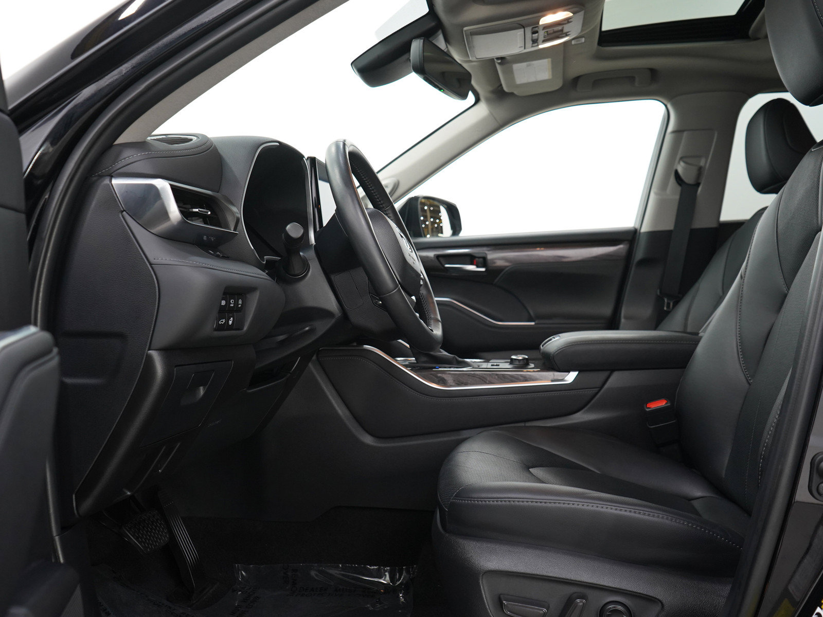 Used 2024 Toyota Highlander Limited AWD/4WD image 25