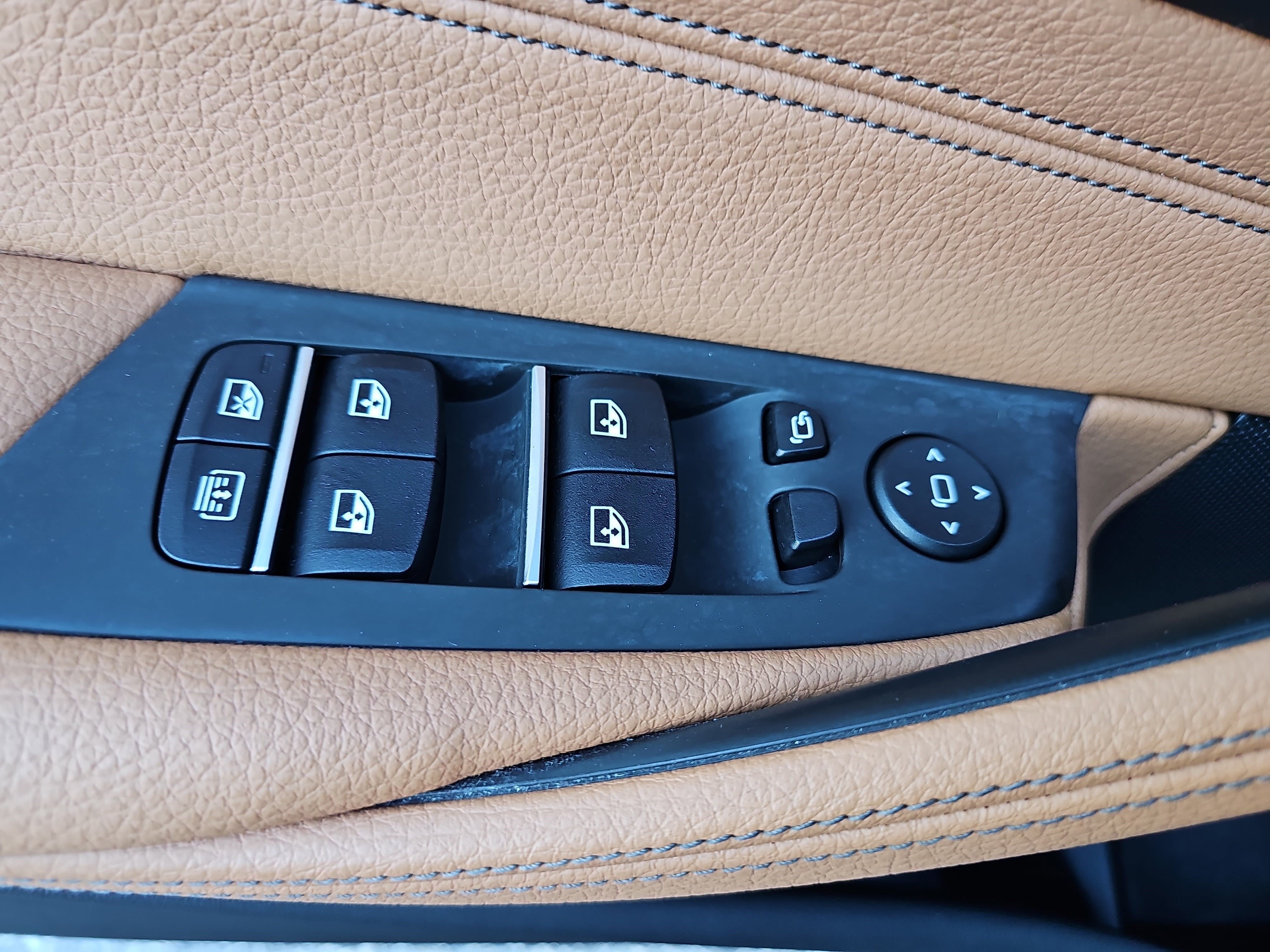 Used 2019 BMW 540i w/ Executive Package image 29