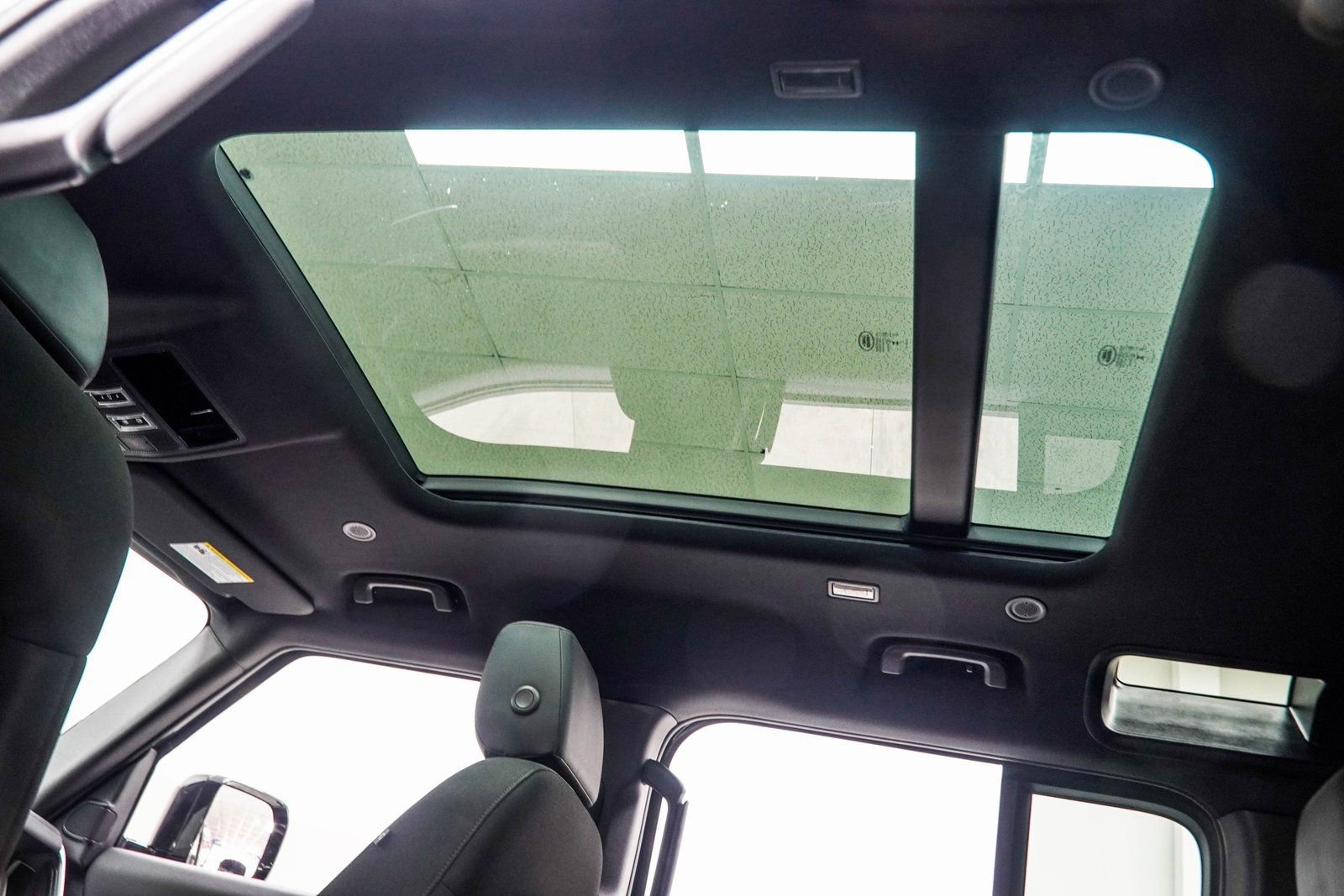 Used 2025 Land Rover Defender 110 S AWD/4WD image 41