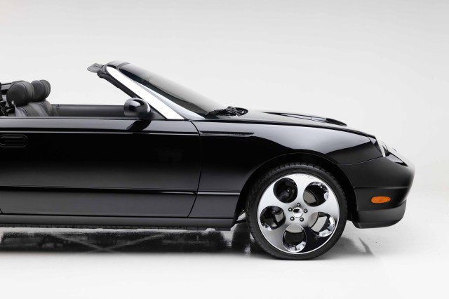 Used 2002 Ford Thunderbird Deluxe image 39