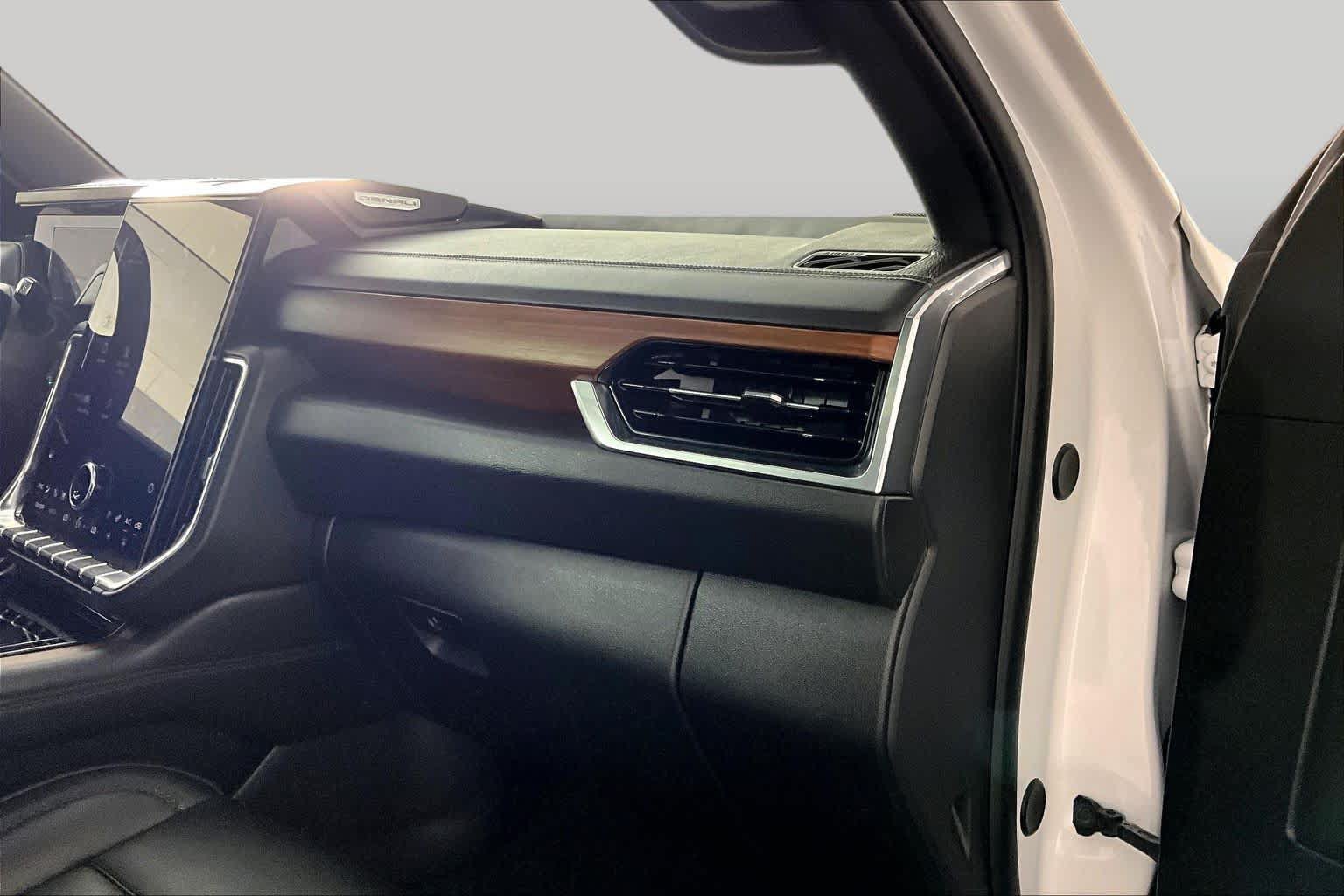Certified 2026 GMC Yukon XL Denali w/ Sun & Power Step Package RWD image 17