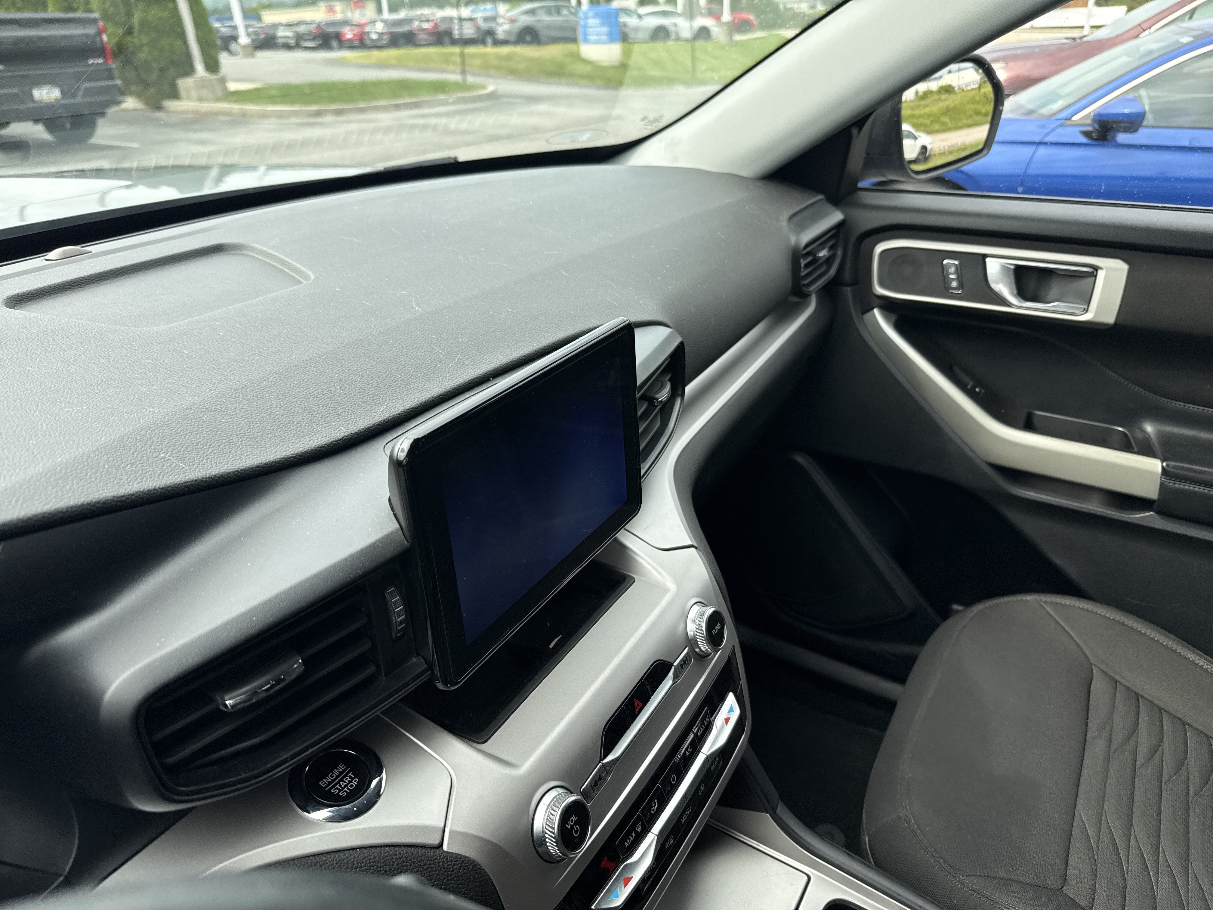 Used 2020 Ford Explorer XLT w/ Comfort Package AWD/4WD image 10