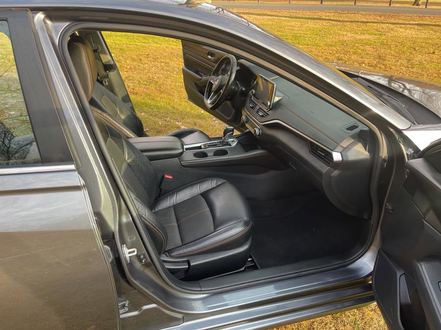 Used 2021 Nissan Altima 2.5 SR w/ SR Premium Package image 26