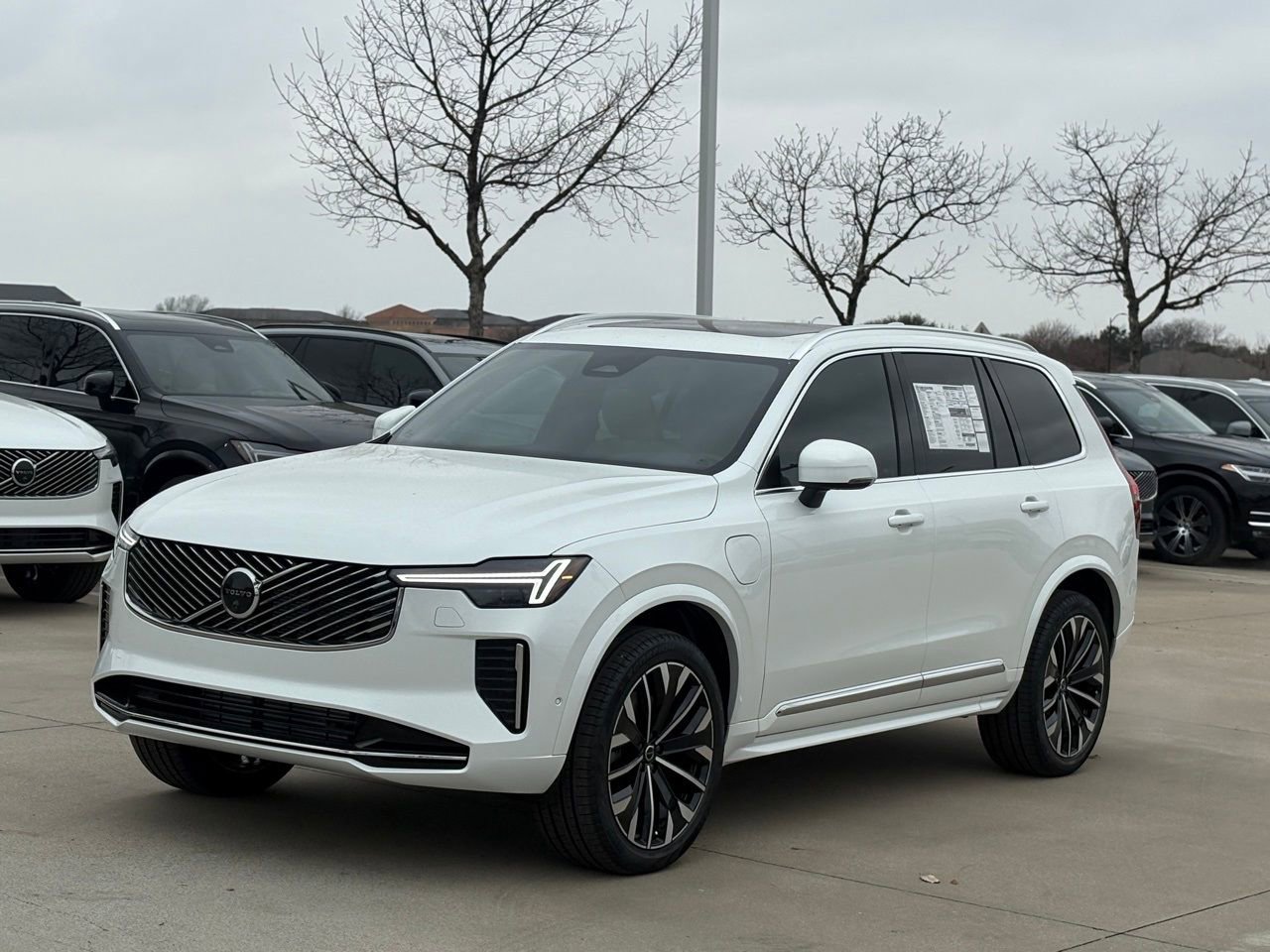 New 2026 Volvo XC90 T8 Plus image 3