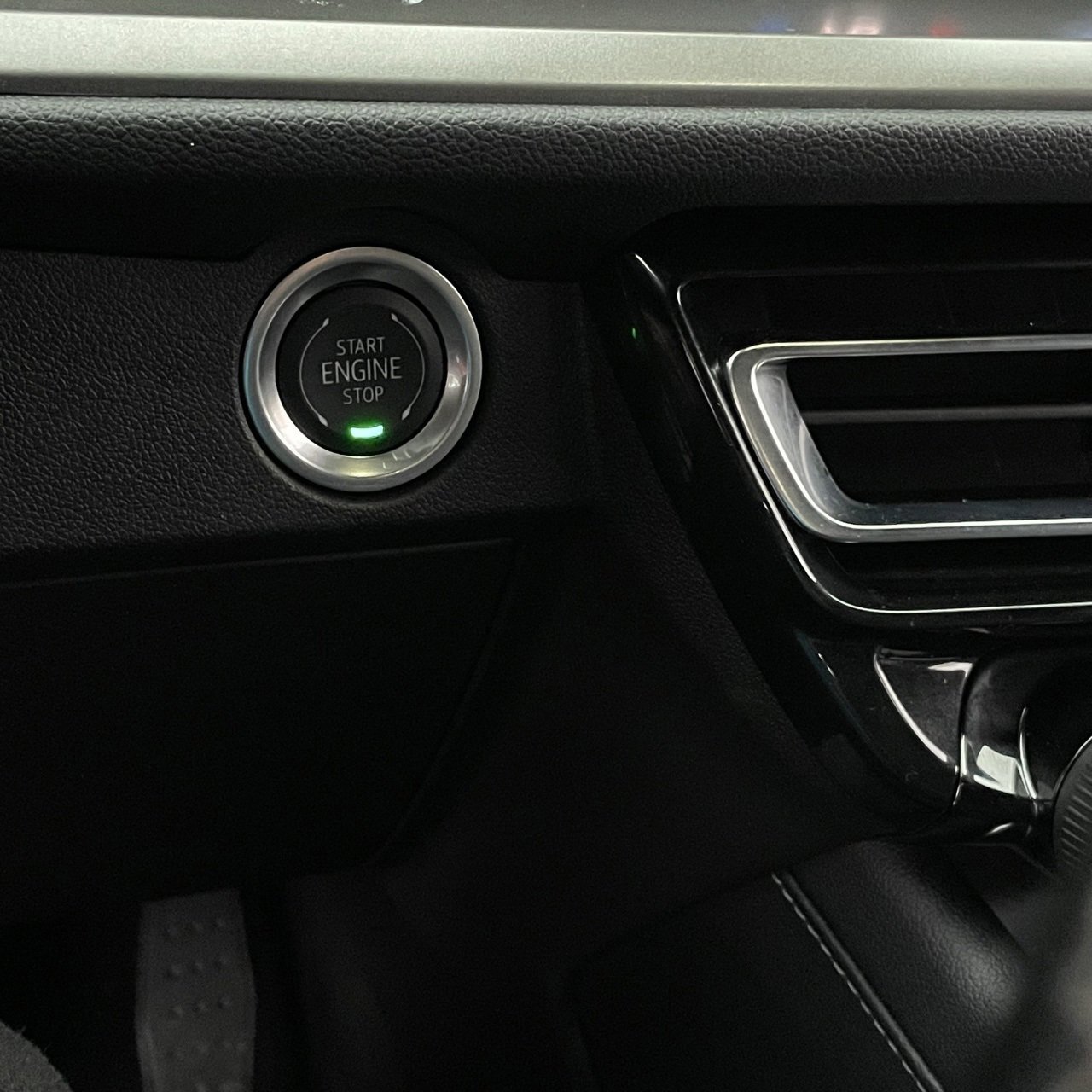 Used 2025 Chevrolet Traverse LT image 16