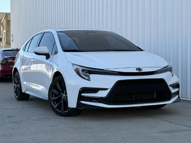 Used 2023 Toyota Corolla SE w/ SE Premium Package FWD image 3