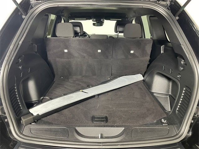 Used 2021 Jeep Grand Cherokee Laredo image 16