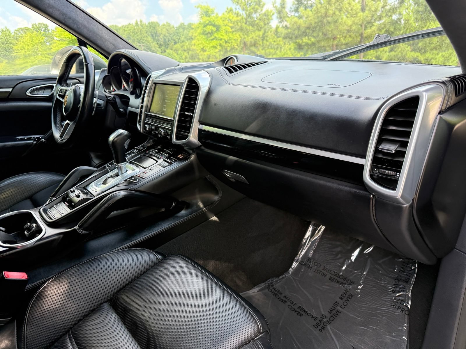 Used 2016 Porsche Cayenne Turbo AWD/4WD image 24