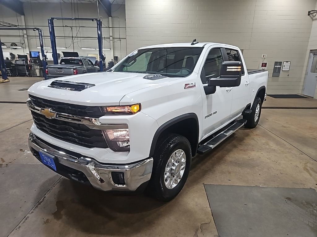 Used 2024 Chevrolet Silverado 2500 LT image 3