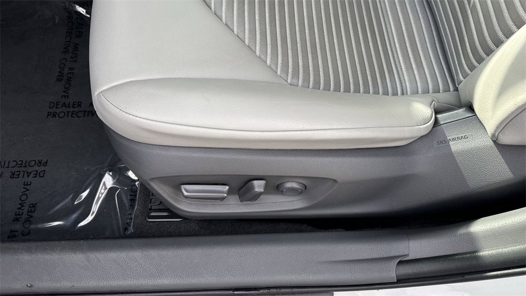 Used 2020 Toyota Camry SE image 42